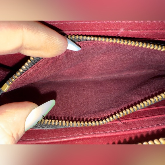 Marc Jacobs black leather zip around walker with lock - Picture 11 of 12